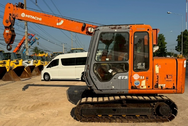 ขายรถเครน HITACHI EX60T-2 (ขนาด 4.9 ตัน) นำเข้าจากญี่ปุ่น พร้อมใช้ มีVDOการทำงานครับ