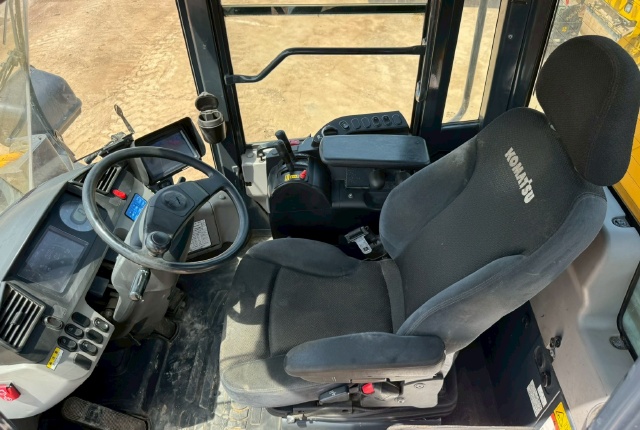 ขายรถตักล้อยาง KOMATSU WA320-8 ปี 2019 พร้อมใช้ มีVDOการทำงานครับ