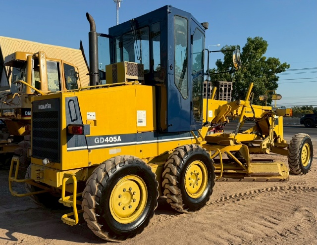 ขายรถเกรด KOMATSU GD405A-2 นำเข้าจากญี่ปุ่น พร้อมใช้ มีVDOการทำงานครับ