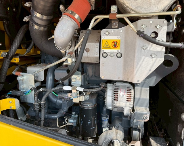 ขายรถตักล้อยาง KOMATSU WA200-7 ปี 2015 แขนยาวพิเศษ นำเข้าจากญี่ปุ่น พร้อมใช้ มีVDOการทำงานครับ