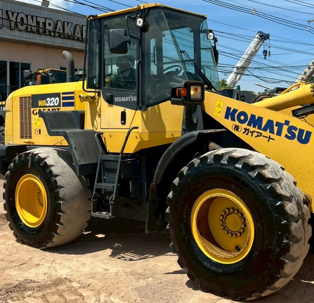 ขายรถตักล้อยาง KOMATSU WA320-7 ปี 2015 นำเข้าจากญี่ปุ่น พร้อมใช้ มีVDOการทำงานครับ