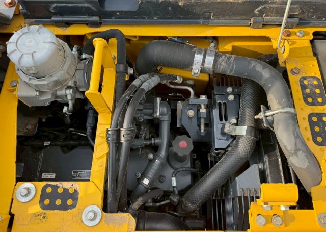 ขายรถขุด KOMATSU PC228US-10 ปี 2015 นำเข้าจากญี่ปุ่น พร้อมใช้ มีVDOการทำงานครับ