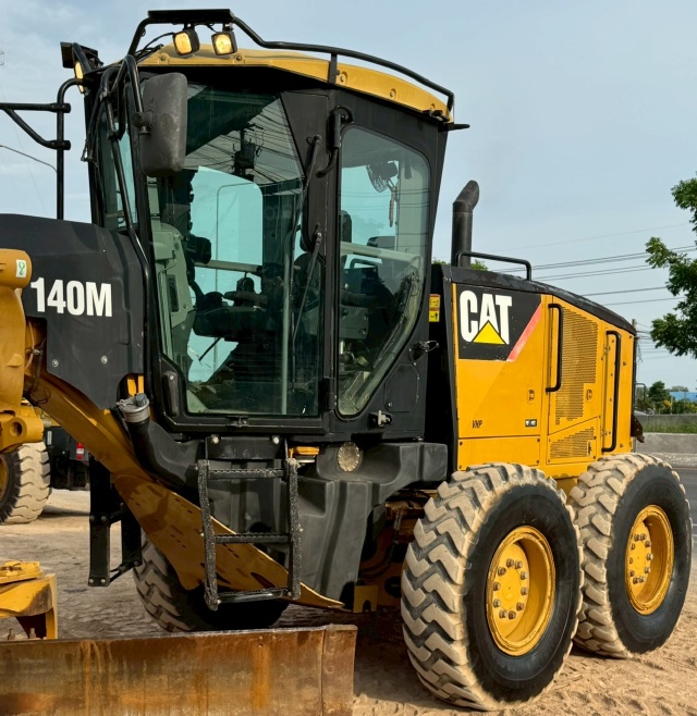 ขายรถเกรด CAT 140M ปี 2010 พร้อมใช้ มีVDOการทำงานครับ
