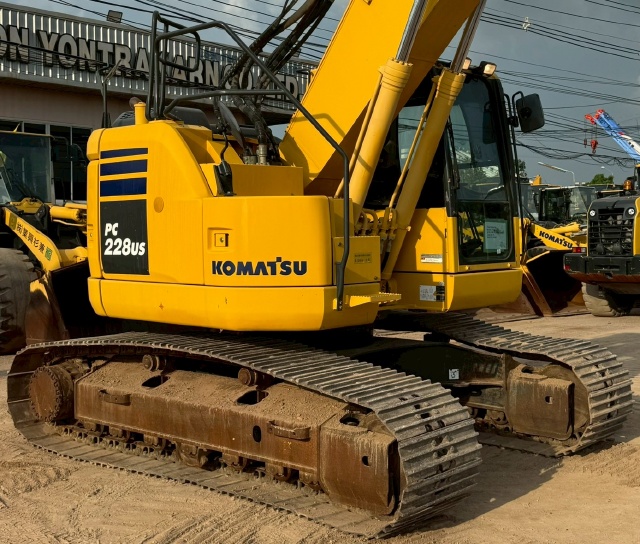 ขายรถขุด KOMATSU PC228US-10 ปี 2015 นำเข้าจากญี่ปุ่น พร้อมใช้ มีVDOการทำงานครับ