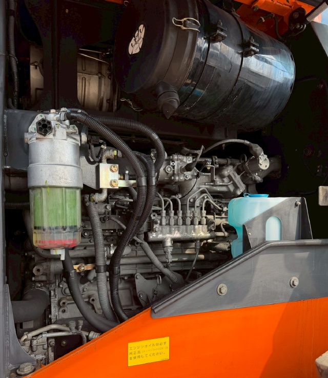 ขายรถตักล้อยาง HITACHI ZW250-5B ปี 2013 นำเข้าจากญี่ปุ่น พร้อมใช้ มีVDOการทำงานครับ