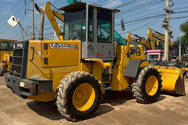 ขายรถตักล้อยาง TCM L20-3 ปี 2004 นำเข้าจากญี่ปุ่น พร้อมใช้ มีVDOการทำงานครับ