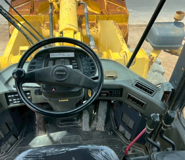 ขายรถตักล้อยาง KOMATSU WA500-3นำเข้าจากญี่ปุ่น พร้อมใช้ มีVDOการทำงานครับ