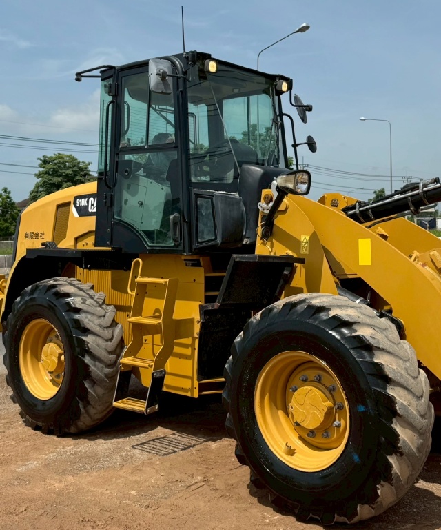 ขายรถตักล้อยาง CAT 910K ปี 2015 พร้อมใช้ มีVDOการทำงานครับ