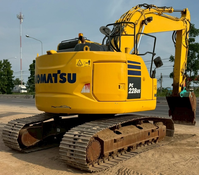 ขายรถขุด KOMATSU PC228US-10 ปี 2015 นำเข้าจากญี่ปุ่น พร้อมใช้ มีVDOการทำงานครับ