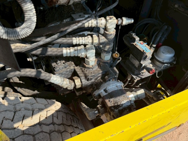 ขายรถปูยาง HANTA F1432W3 ปี 2012 (ขนาด 3.1 เมตร) นำเข้าจากญี่ปุ่น พร้อมใช้ มีVDOการทำงานครับ ขายรถปูยาง HANTA F1432W3 ปี 2012 (ขนาด 3.1 เมตร) นำเข้าจากญี่ปุ่น พร้อมใช้ มีVDOการทำงานครับ