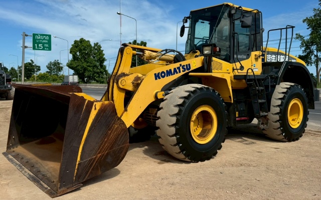 ขายรถตักล้อยาง KOMATSU WA380-7 ปี 2015 นำเข้าจากญี่ปุ่น พร้อมใช้ มีVDOการทำงานครับ