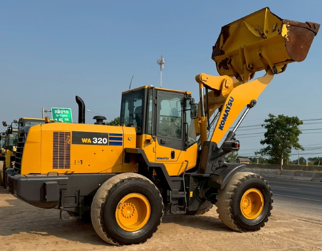 ขายรถตักล้อยาง KOMATSU WA320-7 ปี 2016 นำเข้าจากญี่ปุ่น พร้อมใช้ มีVDOการทำงานครับ