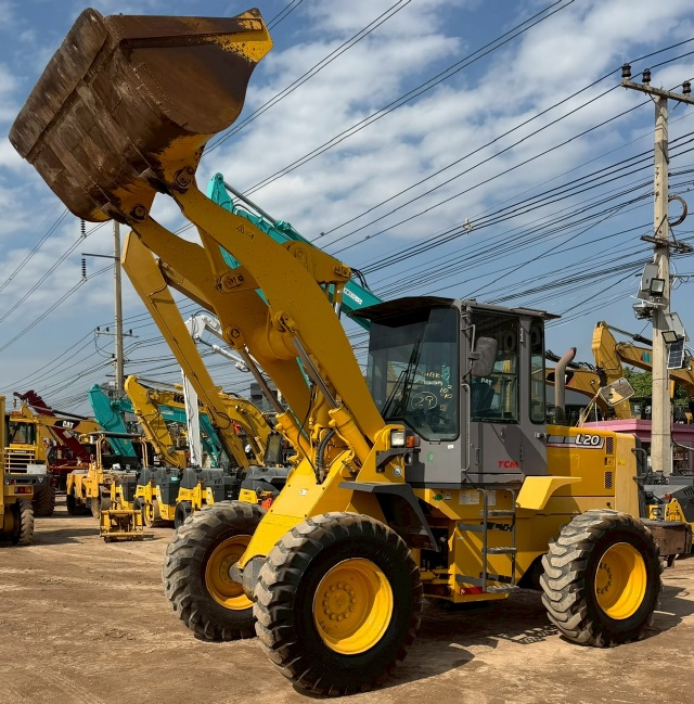 ขายรถตักล้อยาง TCM L20-3 ปี 2004 นำเข้าจากญี่ปุ่น พร้อมใช้ มีVDOการทำงานครับ