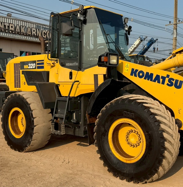 ขายรถตักล้อยาง KOMATSU WA320-7 ปี 2016 นำเข้าจากญี่ปุ่น พร้อมใช้ มีVDOการทำงานครับ
