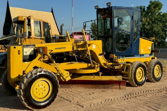 ขายรถเกรด KOMATSU GD405A-2 นำเข้าจากญี่ปุ่น พร้อมใช้ มีVDOการทำงานครับ