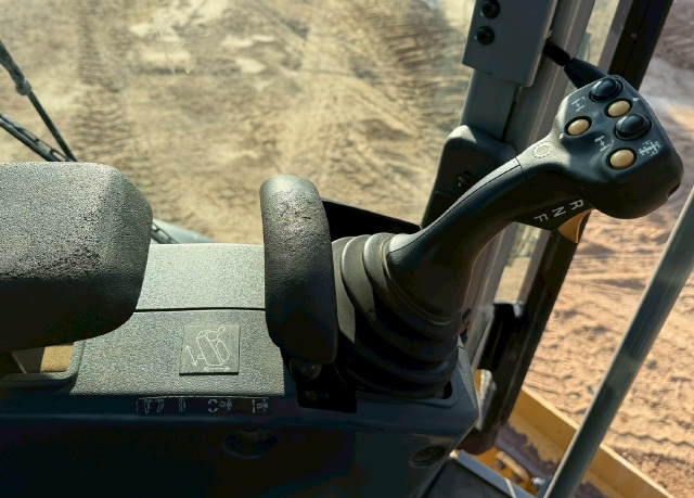 ขายรถเกรด CAT 140M ปี 2010 นำเข้าจากอเมริกาพร้อมใช้ มีVDOการทำงานครับ