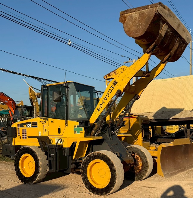ขายรถตักล้อยาง KOMATSU WA100-5 นำเข้าจากญี่ปุ่น พร้อมใช้ มีVDOการทำงานครับ ขายรถตักล้อยาง KOMATSU WA100-5 นำเข้าจากญี่ปุ่น พร้อมใช้ มีVDOการทำงานครับ