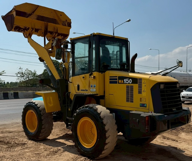 ขายรถตักล้อยาง KOMATSU WA150-6 ปี 2012 นำเข้าจากญี่ปุ่น พร้อมใช้ มีVDOการทำงานครับ ขายรถตักล้อยาง KOMATSU WA150-6 ปี 2012 นำเข้าจากญี่ปุ่น พร้อมใช้ มีVDOการทำงานครับ