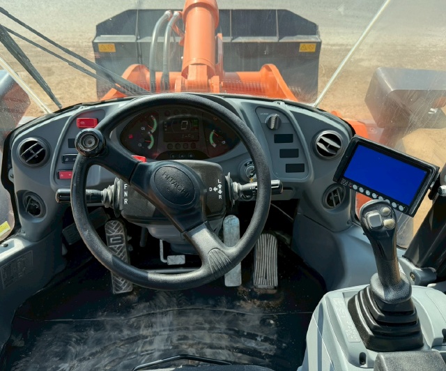 ขายรถตักล้อยาง HITACHI ZW140-6 ปี 2020 นำเข้าจากญี่ปุ่น พร้อมใช้ มีVDOการทำงานครับ