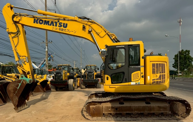 ขายรถขุด KOMATSU PC228US-10 ปี 2015 นำเข้าจากญี่ปุ่น พร้อมใช้ มีVDOการทำงานครับ