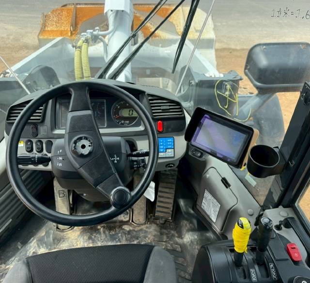 ขายรถตักล้อยาง KOMATSU WA320-8 ปี 2021 นำเข้าจากญี่ปุ่น พร้อมใช้ มีVDOการทำงานครับ