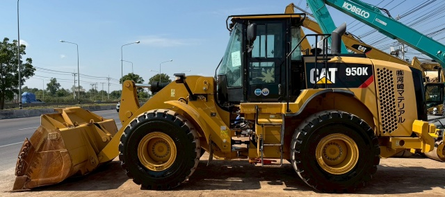 ขายรถตักล้อยาง CAT 950K ปี 2016 นำเข้าจากญี่ปุ่น พร้อมใช้ มีVDOการทำงานครับ