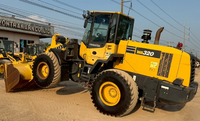 ขายรถตักล้อยาง KOMATSU WA320-7 ปี 2016 นำเข้าจากญี่ปุ่น พร้อมใช้ มีVDOการทำงานครับ