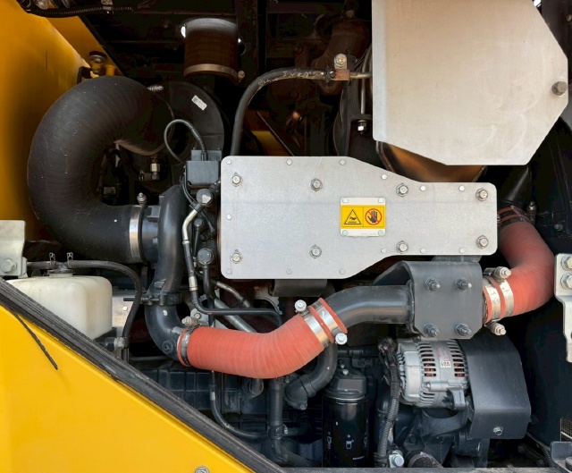 ขายรถตักล้อยาง KOMATSU WA320-7 ปี 2015 นำเข้าจากญี่ปุ่น พร้อมใช้ มีVDOการทำงานครับ