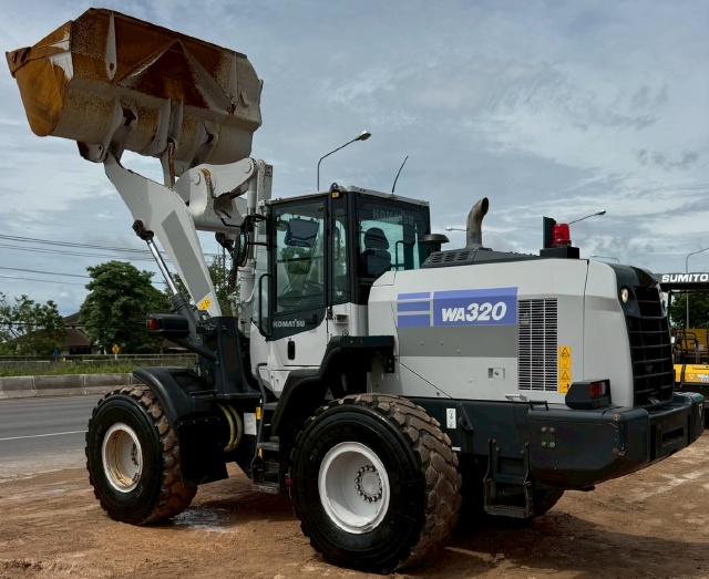 ขายรถตักล้อยาง KOMATSU WA320-8 ปี 2021 นำเข้าจากญี่ปุ่น พร้อมใช้ มีVDOการทำงานครับ ขายรถตักล้อยาง KOMATSU WA320-8 ปี 2021 นำเข้าจากญี่ปุ่น พร้อมใช้ มีVDOการทำงานครับ