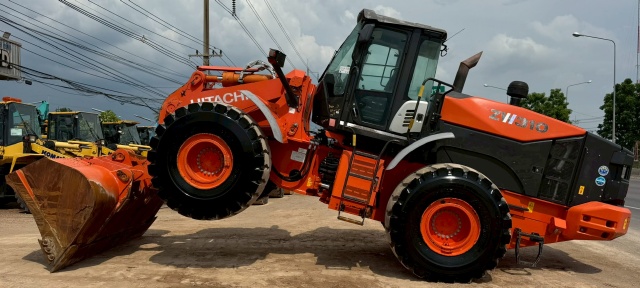 ขายรถตักล้อยาง HITACHI ZW310-5B ปี 2016 นำเข้าจากญี่ปุ่น พร้อมใช้ มีVDOการทำงานครับ ขายรถตักล้อยาง HITACHI ZW310-5B ปี 2016 นำเข้าจากญี่ปุ่น พร้อมใช้ มีVDOการทำงานครับ