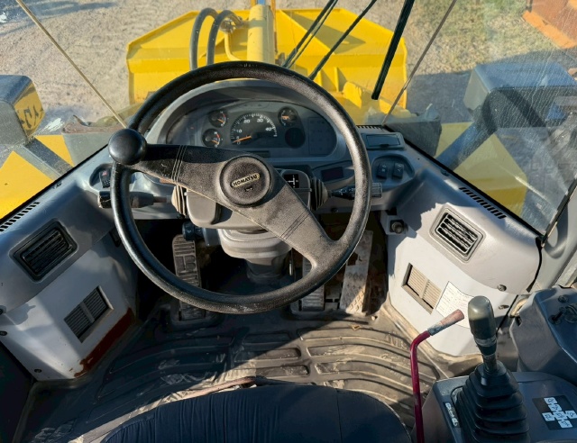 ขายรถตักล้อยาง KOMATSU WA100-5 นำเข้าจากญี่ปุ่น พร้อมใช้ มีVDOการทำงานครับ ขายรถตักล้อยาง KOMATSU WA100-5 นำเข้าจากญี่ปุ่น พร้อมใช้ มีVDOการทำงานครับ