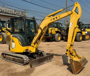 ขายรถขุด KOMATSU PC35MR-2 ปี 2003 อาร์มพิเศษ นำเข้าจากญี่ปุ่น พร้อมใช้ มีVDOการทำงานครับ