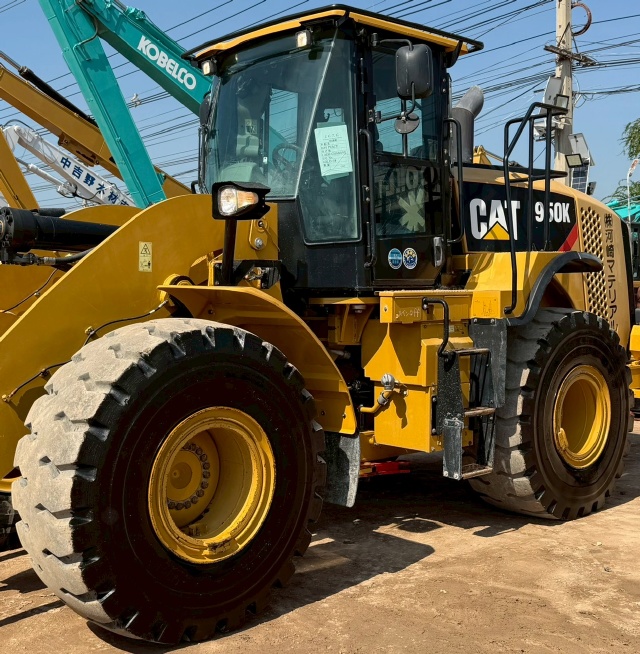 ขายรถตักล้อยาง CAT 950K ปี 2016 นำเข้าจากญี่ปุ่น พร้อมใช้ มีVDOการทำงานครับ