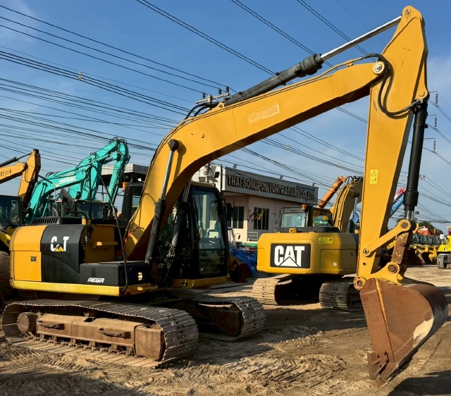 ขายรถขุด CAT 312D ปี 2013 นำเข้าจากญี่ปุ่น พร้อมใช้ มีVDOการทำงานครับ ขายรถขุด CAT 312D ปี 2013 นำเข้าจากญี่ปุ่น พร้อมใช้ มีVDOการทำงานครับ
