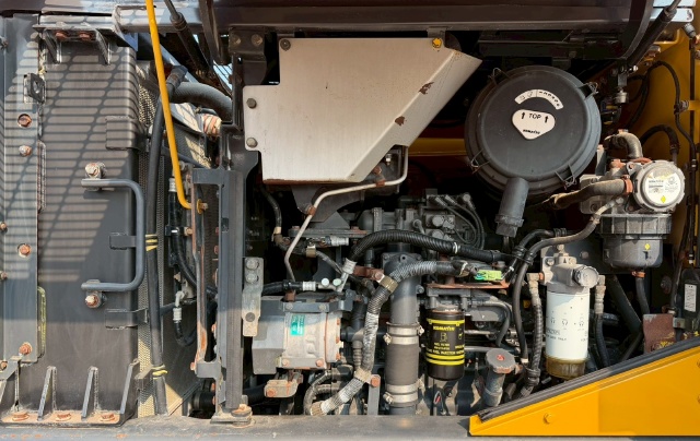 ขายรถตักล้อยาง KOMATSU WA320-7 ปี 2016 นำเข้าจากญี่ปุ่น พร้อมใช้ มีVDOการทำงานครับ