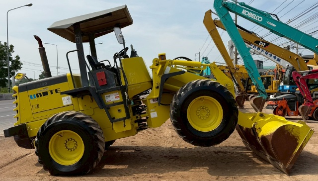 ขายรถตักล้อยาง KOMATSU WA200-3 นำเข้าจากญี่ปุ่น พร้อมใช้ มีVDOการทำงานครับ