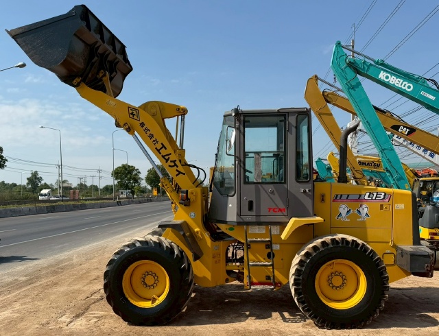 ขายรถตักล้อยาง TCM L13-3 ปี 2006 นำเข้าจากญี่ปุ่น พร้อมใช้ มีVDOการทำงานครับ ขายรถตักล้อยาง TCM L13-3 ปี 2006 นำเข้าจากญี่ปุ่น พร้อมใช้ มีVDOการทำงานครับ