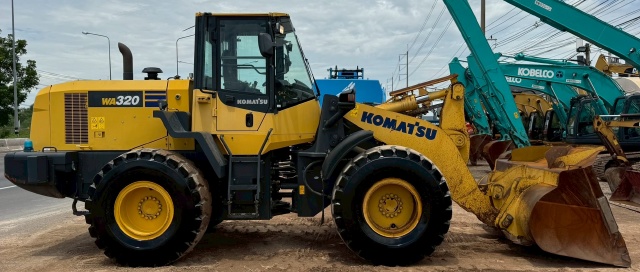 ขายรถตักล้อยาง KOMATSU WA320-7 ปี 2015 นำเข้าจากญี่ปุ่น พร้อมใช้ มีVDOการทำงานครับ