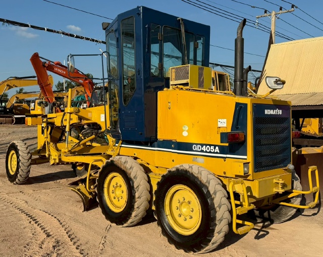 ขายรถเกรด KOMATSU GD405A-2 นำเข้าจากญี่ปุ่น พร้อมใช้ มีVDOการทำงานครับ