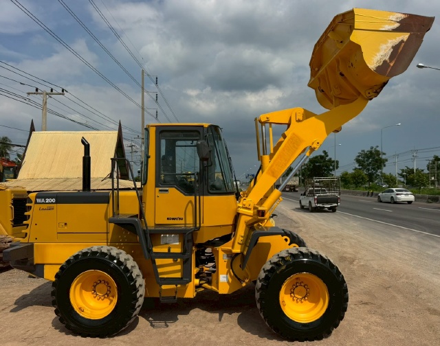 ขายรถตักล้อยาง KOMATSU WA200-3 นำเข้าจากญี่ปุ่น พร้อมใช้ มีVDOการทำงานครับ