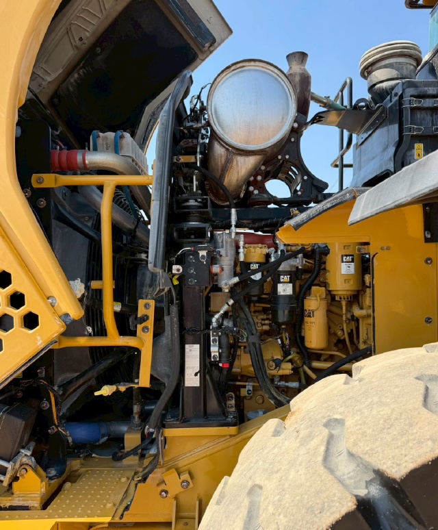 ขายรถตักล้อยาง CAT 950K ปี 2016 นำเข้าจากญี่ปุ่น พร้อมใช้ มีVDOการทำงานครับ