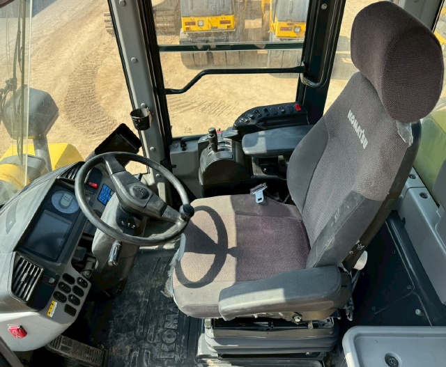 ขายรถตักล้อยาง KOMATSU WA470-7 ปี 2013 นำเข้าจากญี่ปุ่น พร้อมใช้ มีVDOการทำงานครับ