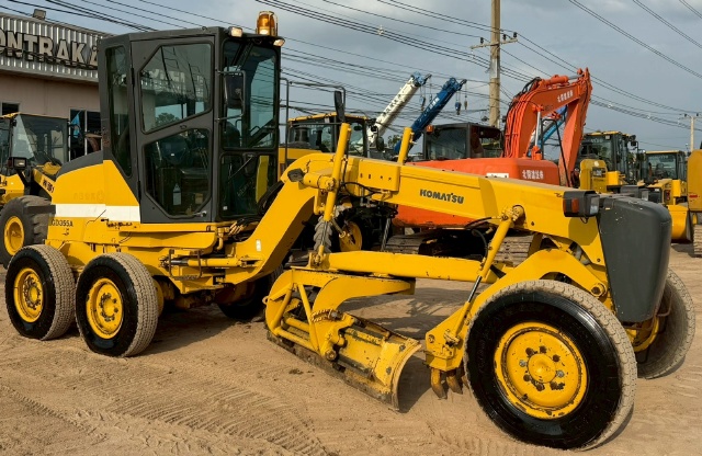 ขายรถเกรด KOMATSU GD355A-3 นำเข้าจากญี่ปุ่น พร้อมใช้ มีVDOการทำงานครับ