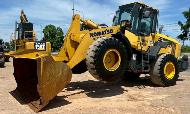 ขายรถตักล้อยาง KOMATSU WA320-7 ปี 2015 นำเข้าจากญี่ปุ่น พร้อมใช้ มีVDOการทำงานครับ