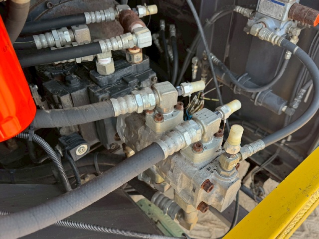 ขายรถปูยาง SUMITOMO HB31W-5B ปี 2009 (ขนาด 3.1 เมตร) นำเข้าจากญี่ปุ่น พร้อมใช้ มีVDOการทำงานครับ ขายรถปูยาง SUMITOMO HB31W-5B ปี 2009 (ขนาด 3.1 เมตร) นำเข้าจากญี่ปุ่น พร้อมใช้ มีVDOการทำงานครับ