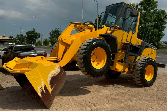 ขายรถตักล้อยาง KOMATSU WA200-3 นำเข้าจากญี่ปุ่น พร้อมใช้ มีVDOการทำงานครับ