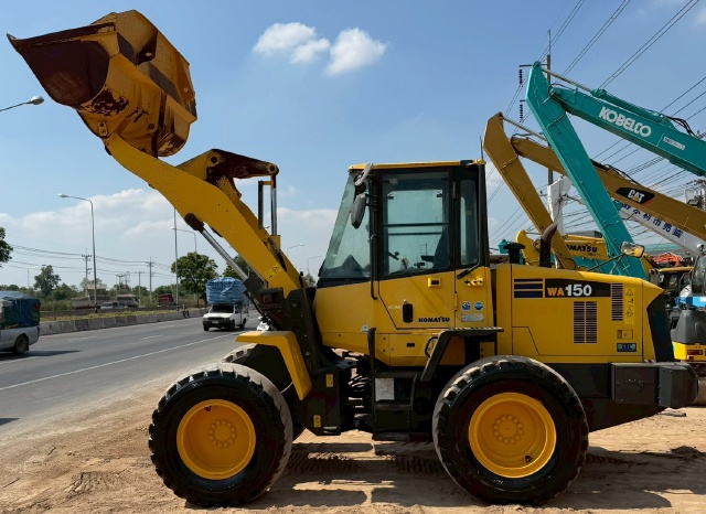 ขายรถตักล้อยาง KOMATSU WA150-6 ปี 2012 นำเข้าจากญี่ปุ่น พร้อมใช้ มีVDOการทำงานครับ ขายรถตักล้อยาง KOMATSU WA150-6 ปี 2012 นำเข้าจากญี่ปุ่น พร้อมใช้ มีVDOการทำงานครับ