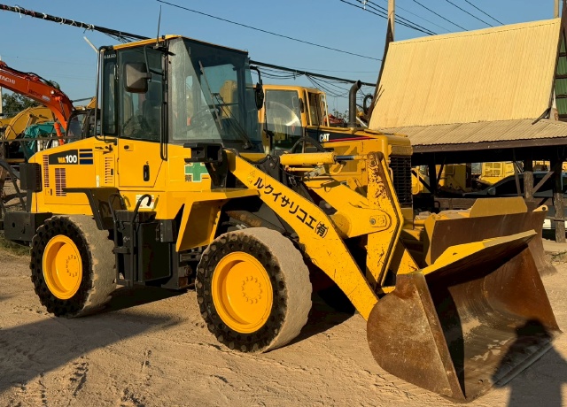 ขายรถตักล้อยาง KOMATSU WA100-5 นำเข้าจากญี่ปุ่น พร้อมใช้ มีVDOการทำงานครับ ขายรถตักล้อยาง KOMATSU WA100-5 นำเข้าจากญี่ปุ่น พร้อมใช้ มีVDOการทำงานครับ