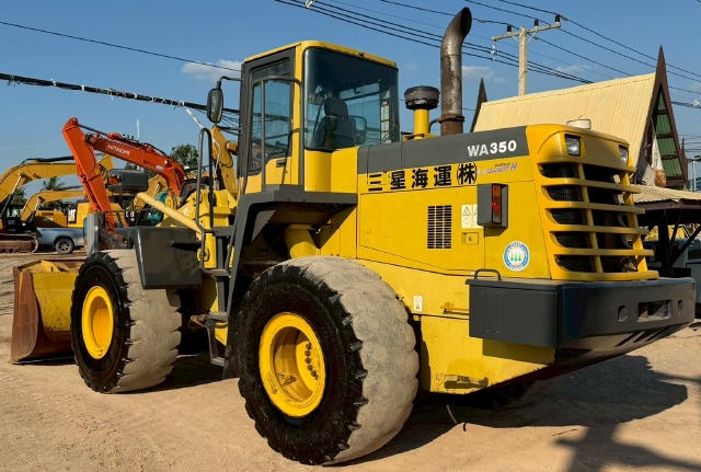 ขายรถตักล้อยาง KOMATSU WA350-3E นำเข้าจากญี่ปุ่น พร้อมใช้ มีVDOการทำงานครับ ขายรถตักล้อยาง KOMATSU WA350-3E นำเข้าจากญี่ปุ่น พร้อมใช้ มีVDOการทำงานครับ