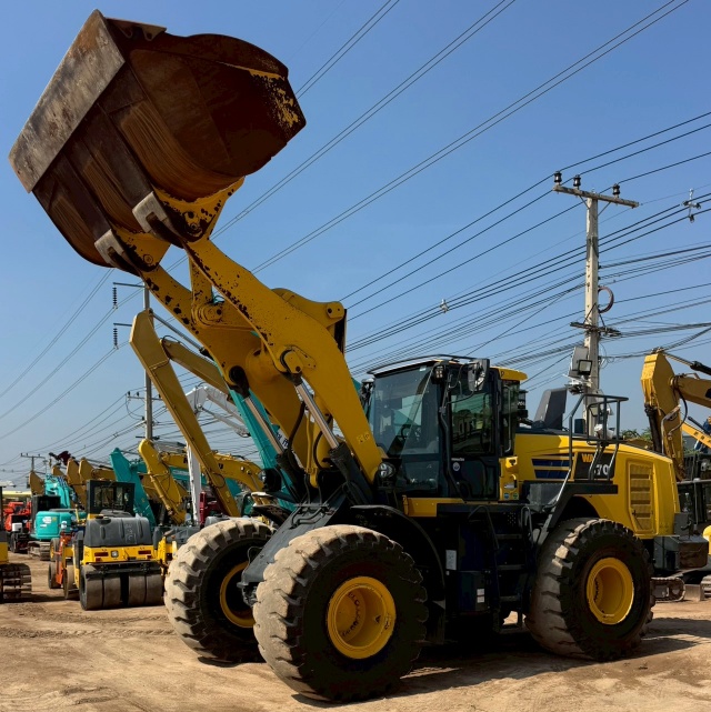 ขายรถตักล้อยาง KOMATSU WA470-10 ปี 2021 นำเข้าจากญี่ปุ่น พร้อมใช้ มีVDOการทำงานครับ ขายรถตักล้อยาง KOMATSU WA470-10 ปี 2021 นำเข้าจากญี่ปุ่น พร้อมใช้ มีVDOการทำงานครับ